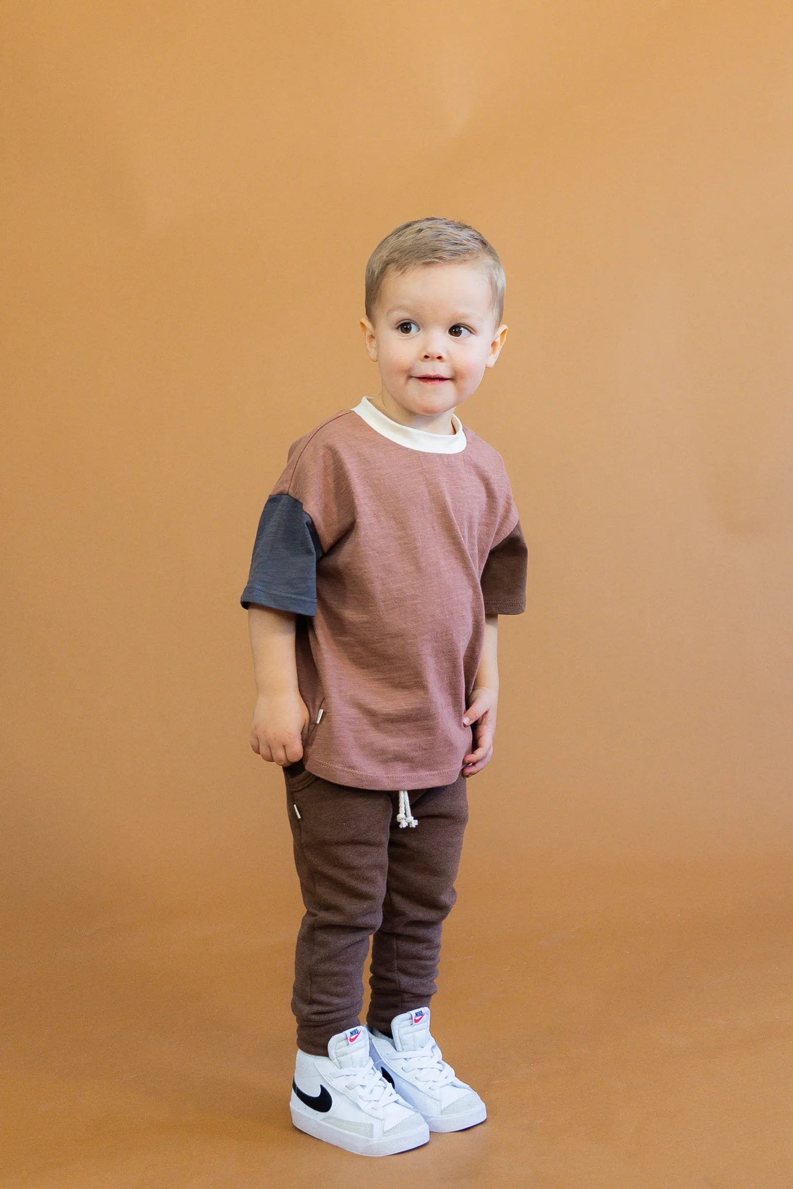 boxy tee CO - clove mocha and shade